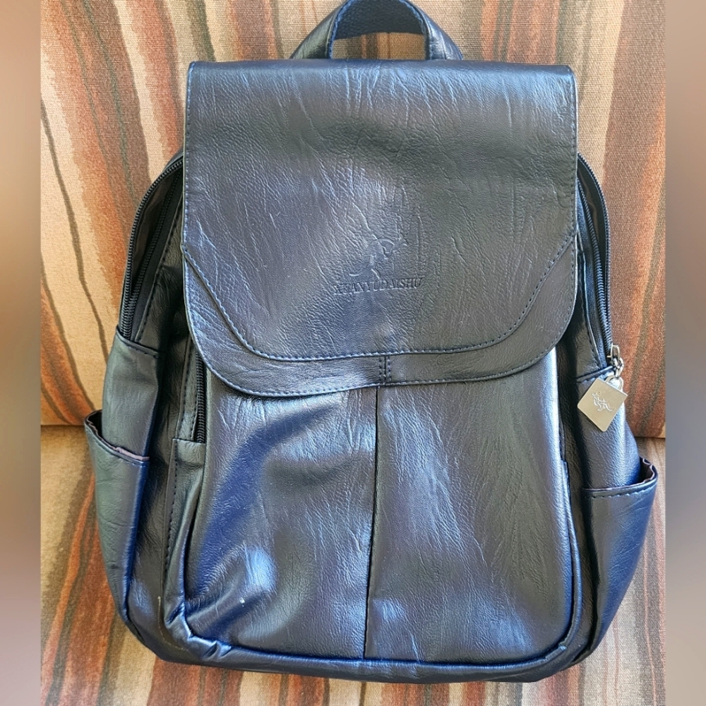 Xuanyudaishu faux leather backpack in navy blue.